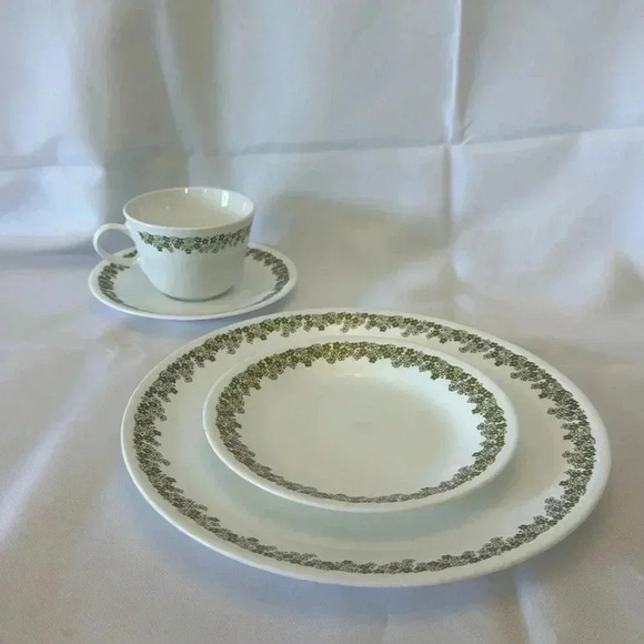 Corelle SPRING BLOSSOM Dinnerware Set for 1 - Picture 2 of 5